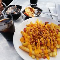Patatas con mc&cheese y bomba de fondo at Ruta 42 in Lhospitalet De Llobregat