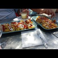 Patatas fritas con salsa y patatas con bacon at Ruta 42 in Lhospitalet De Llobregat