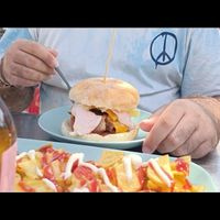 Hamburguesa riquisima at Ruta 42 in Lhospitalet De Llobregat