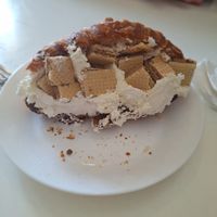 Rompe-Huesos.  Nata, crema de chocolate, huesitos. at Ruta 42 in Lhospitalet De Llobregat