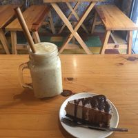 Banana Peanut Butter “cheesecake” and Simply smoothie  at Jalus Vegan Kitchen in Hanoi
