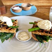 Tempeh Benedict at Yoga Searcher in Pecatu