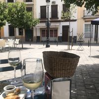 Wine and tempura at La Huerta 9 in Sevilla