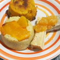 Antipasto con polentina e zucca, tortino di zucca e porri, assaggio di Gondino con marmellata di zucca at Vibrazioni Vegetali in Abbiategrasso