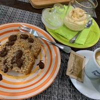 Wholegrain hazelnut spongecake and persimmon mousse at Vibrazioni Vegetali in Abbiategrasso