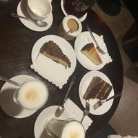 Tartas y latte  at Bonobo in Krakow