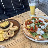 vegan oven cheese & gyros pizza  at Froindlichst - Winterhude in Hamburg