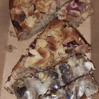 Vegan lemon and raspberry cake  at Froindlichst - Winterhude in Hamburg