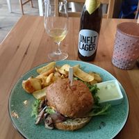 Kimo burger menu and unfiltered craft lager at Froindlichst - Winterhude in Hamburg
