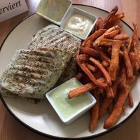 Black beans wrap with sweet potato fries and balisicum mayo and aioli (sorry about the empty pot 🙈) at Froindlichst - Winterhude in Hamburg