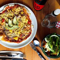 Pizza „Wild West“ + Potato Wedges with aspargus and zoodles at Froindlichst - Winterhude in Hamburg