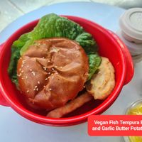1st time trying the potato cakes, the garlic butter was so fresh and rich👌👌. The potato cake are huge, as large as my forehead. Very good value. at Woking Amazing in Northcote