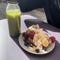 Banana bread with fruits and smoothie at Mahalo - Hornsgatan in Stockholm