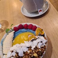 Spirulina Smoothie Bowl at Mahalo - Hornsgatan in Stockholm