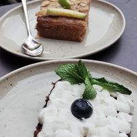 Cakes for dessert. They were ok, nothing too special at Mahalo - Hornsgatan in Stockholm