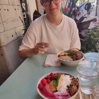 Smoothie bowls and lovely company. at Mahalo - Hornsgatan in Stockholm