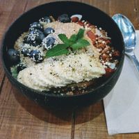 Spirulina Nice cream with Mahalo Topping at Mahalo - Hornsgatan in Stockholm