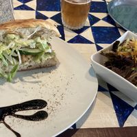 Sandwich des Tages mit Beilagensalat  at GustaV in Salzburg