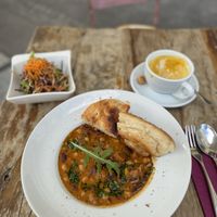 Tagesessen - Eintopf mit Bohnen und Kichererbsen  at GustaV in Salzburg