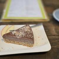 Rohkosttorte Erdnuss Cashew (gluten-free) at GustaV in Salzburg