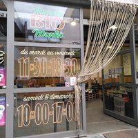 Front door at Marche Bio Des Tanneurs in Brussels