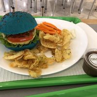 Smurf bun at Vegana Burgers - Atrium Saldanha in Lisbon