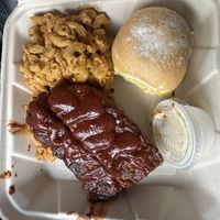 Beyond BBQ ribs plate with Mac n cheese and a roll w/ butter #Veganuary at Homegrown Smoker in Portland