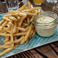 Garlic fries with bearnaise sauce at Blackbird in Gothenburg