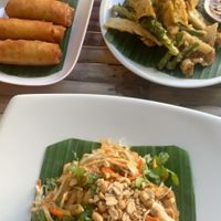 Pad thai, springrolls and deep fried vegetables 😍 at Vegan Khunnay in Koh Samui