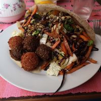 Rice cake with sauteed vegetables, falafel and lentil kofta at Invita Fresh Food in Toulouse