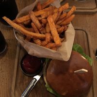 Veggie burger med søde kartofler (sweet potatoes) at RizRaz - Kompagnistraede in Copenhagen