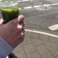 grüner saft +2€ pfand für glas   at Greentrees The Juicery - Münsterstr in Dusseldorf