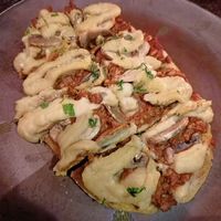 Tempeh chorizo naan pizza at Moksa in Ubud