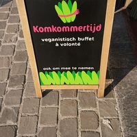 Sign in front of the entrance at Komkommertijd in Ghent