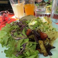 Tasty salad and drinks  at Le Cafe Velo in Grenoble