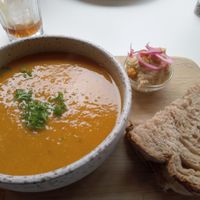 Soep, brood, humus at De KleinKeuken in Kortrijk