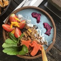 Blue smoothie bowl at Pels Supershop in Tibubeneng