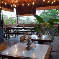 Upstairs seating at Pels Supershop in Tibubeneng