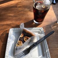 Banana chocolate tart with iced coffee at Kiboko in Tokyo