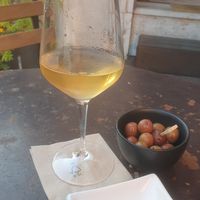 Vino bianco + olive € 6,00 at Ecru in Rome