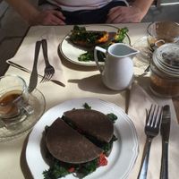 Homemade bread, hummus and vegetables at Ecru in Rome