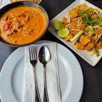 Pad Thai and Mock Duck Curry 🍛 😋 at Veganic Thai Cafe in San Diego