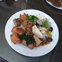 Self-service com boas opções veganas e saladas diversificadas 💚 at Mesa do Sabio in Belo Horizonte