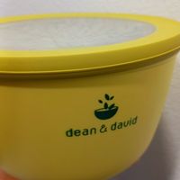 mehrwegbehälter für 8€ pfand at Dean & David - Hunsrückenstr in Dusseldorf