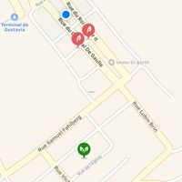 green dot, incorrect location on vegimaps, blue actual location at Tom's Juice Bar in Gustavia