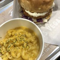 Crispy chicken burger and mac and cheese at Ain Soph.Ripple Kabukicho in Tokyo