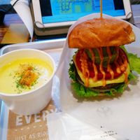 Mac n cheese and cheese avocado burger at Ain Soph.Ripple Kabukicho in Tokyo