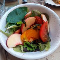 Peach and tomate salad at Paper Plane in Nice