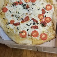 Vegan white pizza!!  Unbelievable  #Veganuary at Mellow Mushroom  in Newport News