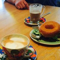 Cappuccino, bagel & hot vegan chocolate at Bagels & Beans - Hoogstraat in Rotterdam